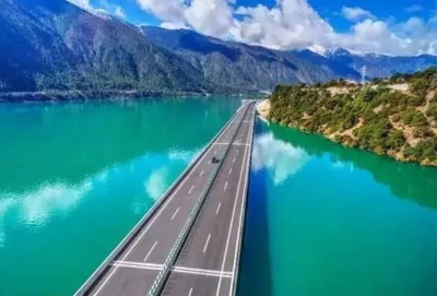 中国颜值最高的'高速公路'，风景胜过瑞士，网友 自驾嗨翻天！