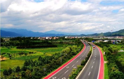 中国绝美彩色公路大盘点 特色各异，惊艳四方，隧道奇观更添魅力